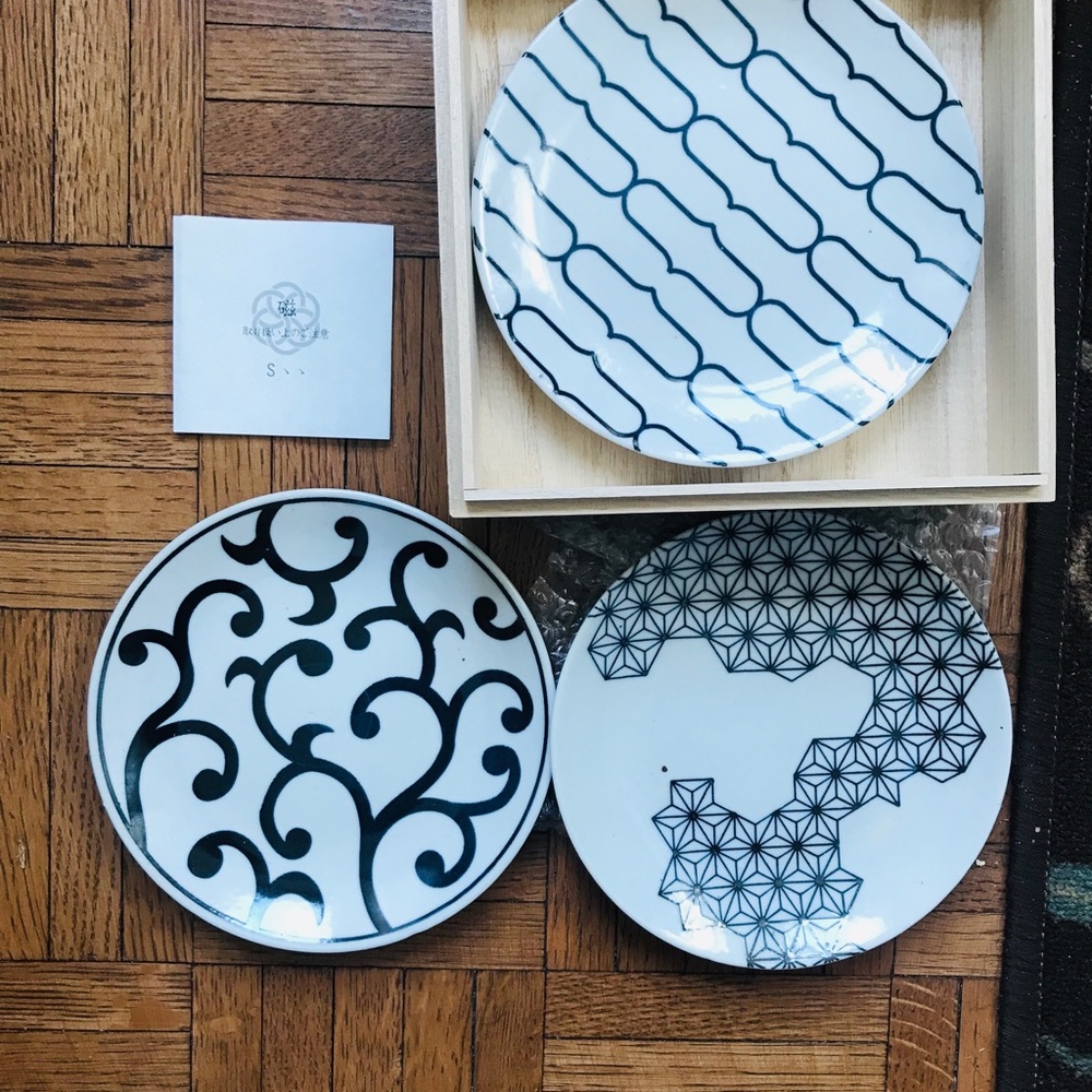 Tokyo Japan 3 plates in wood original box NWOT